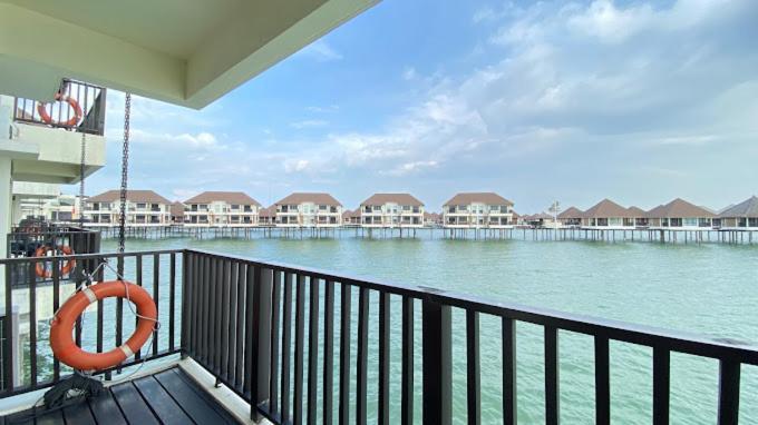 Ark Goldcoast Resort Сепанг Экстерьер фото